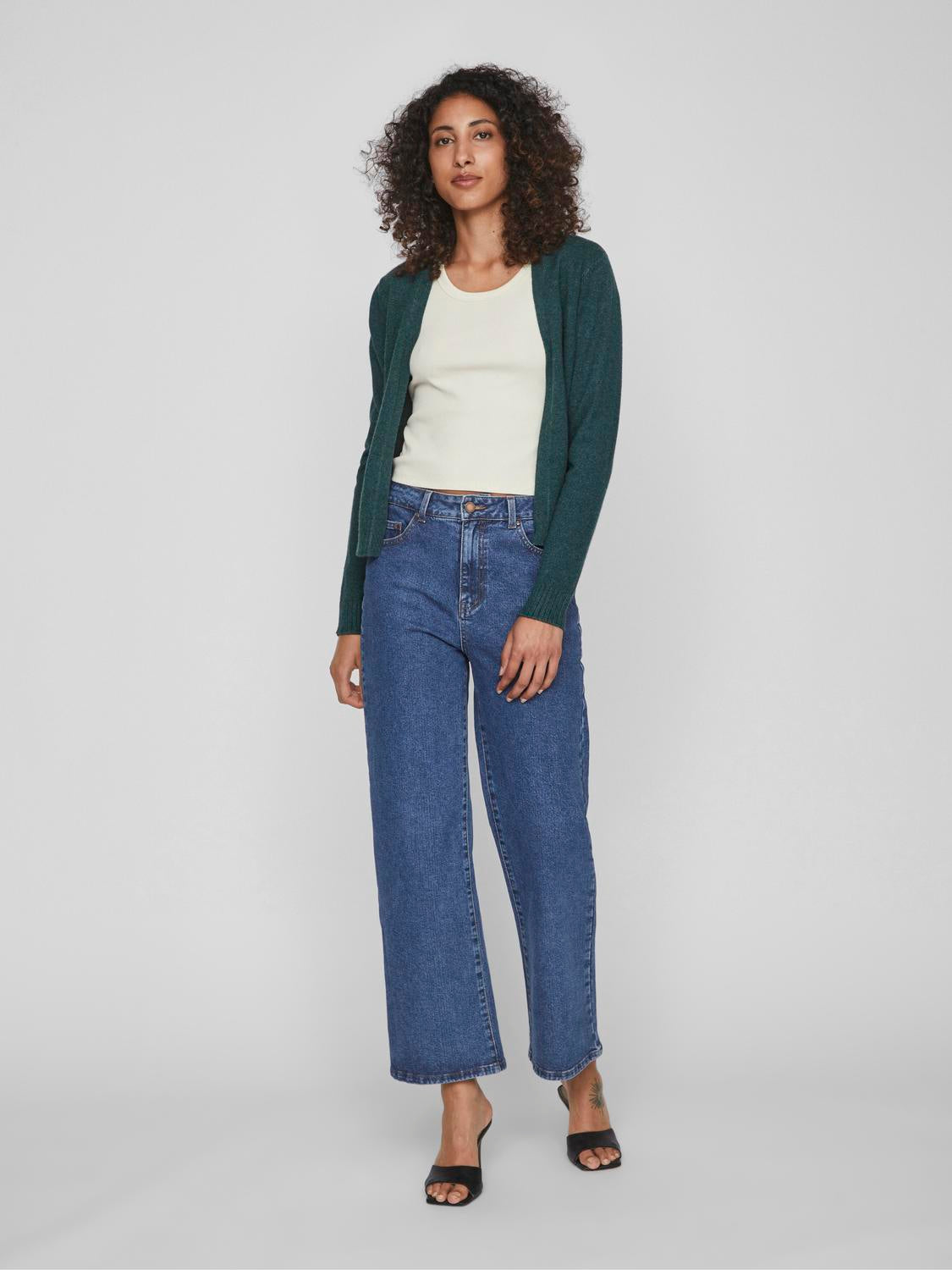 model_shot-front_full